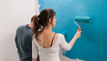 Czym malować ściany - pistoletem czy wałkiem